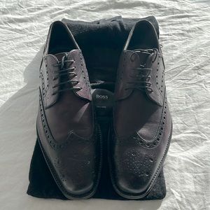 Boss “ Tailored” Oxford in black/blood